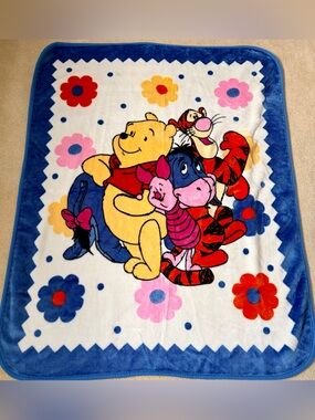 VTG 2002/Y2K Disney Winnie the Pooh & Friends Flowers Blue/White Fleece Blanket